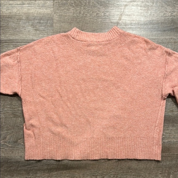 American Eagle drop shoulder cropped Rose Pink Sweater size small - Picture 6 of 10